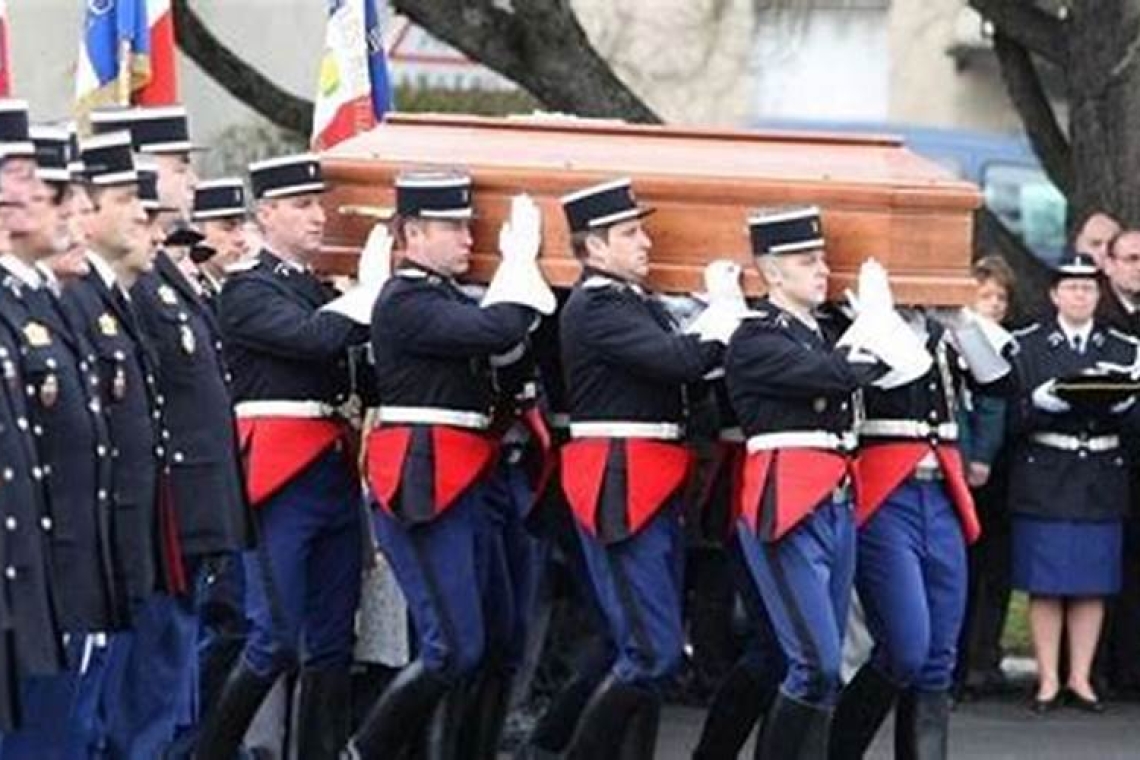 La mort tragique d'un gendarme à Mougins soulève des questions sur la sécurité des forces de l'ordre